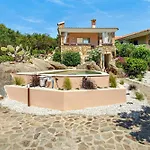 Leone Con Piscina Privata * Punta Molara