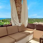 Leone Con Piscina Privata
