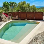 Leone Con Piscina Privata