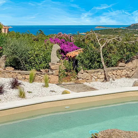 Leone Con Piscina Privata * Punta Molara