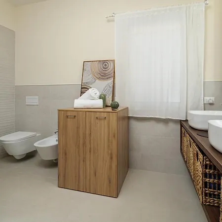 Leone Con Piscina Privata Villa