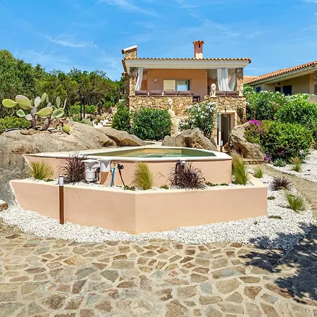 Leone Con Piscina Privata * Punta Molara