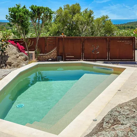 Leone Con Piscina Privata