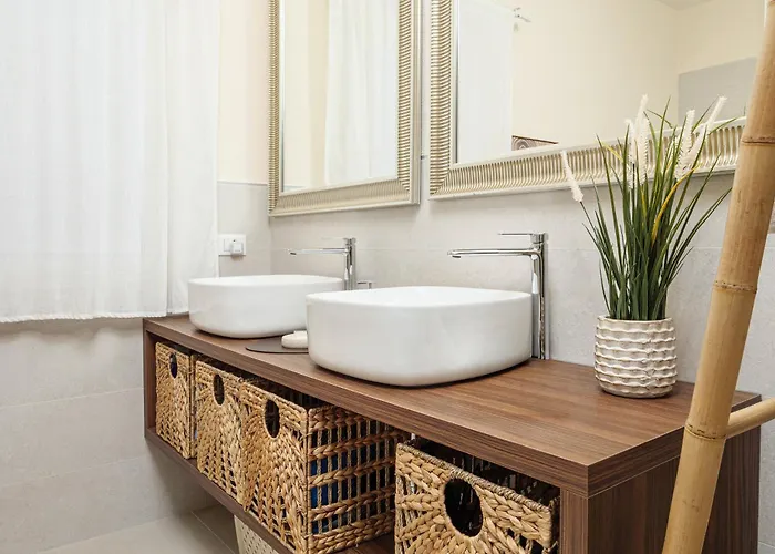 Leone Con Piscina Privata * Punta Molara