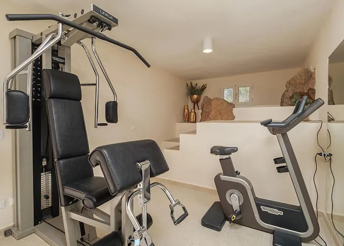 Leone Con Piscina Privata