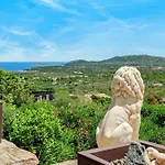 Leone Con Piscina Privata