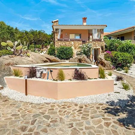 Leone Con Piscina Privata Punta Molara