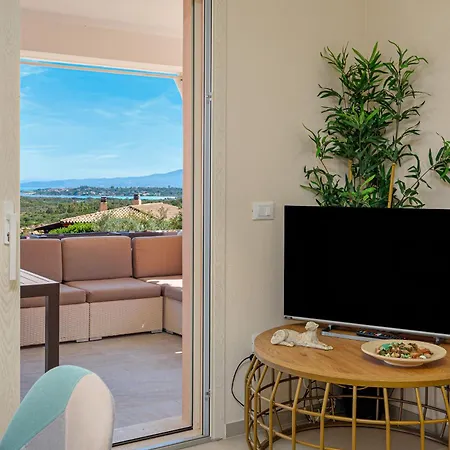 Leone Con Piscina Privata Villa Punta Molara