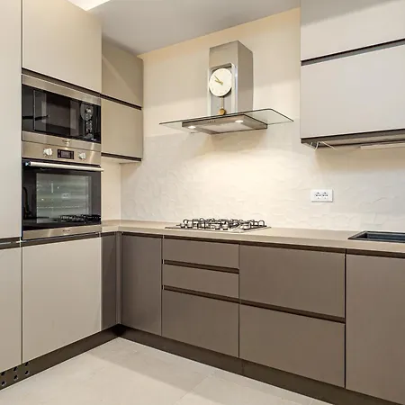 Leone Con Piscina Privata