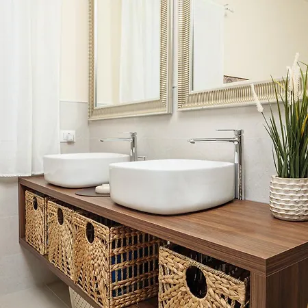 Leone Con Piscina Privata * Punta Molara