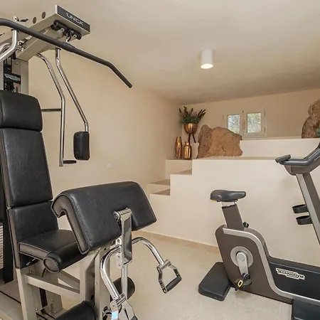 Leone Con Piscina Privata