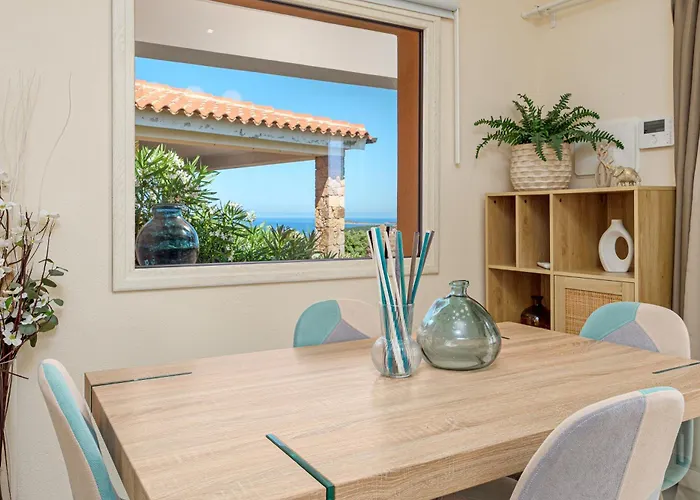 Leone Con Piscina Privata Punta Molara