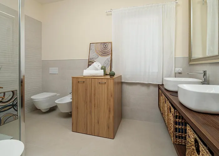 Leone Con Piscina Privata *