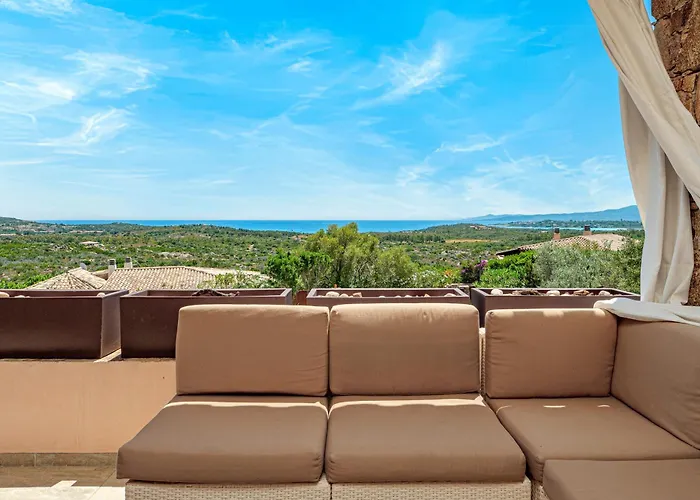 Leone Con Piscina Privata * Punta Molara