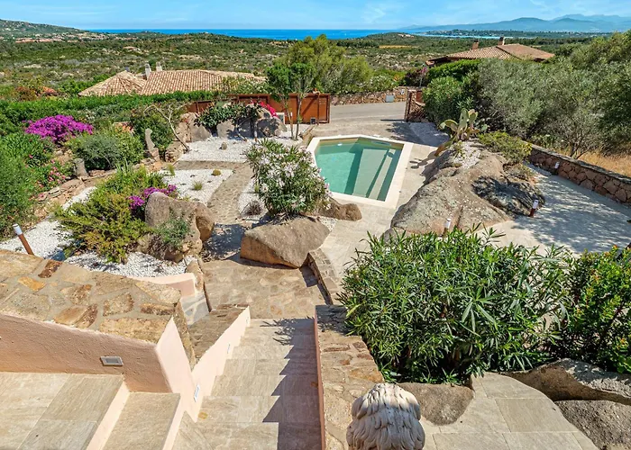 Leone Con Piscina Privata * Punta Molara